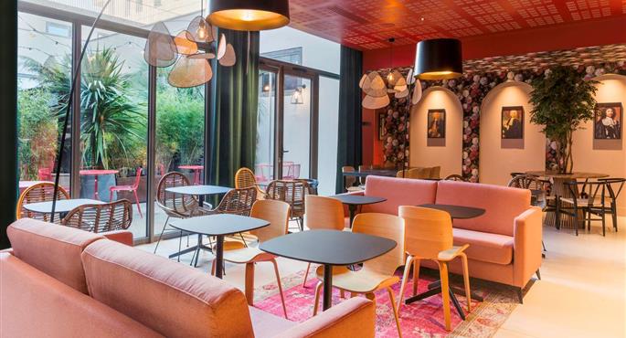 Bar or lounge of the Aiden by Best Western Lorient Centre - Lorient - 93913