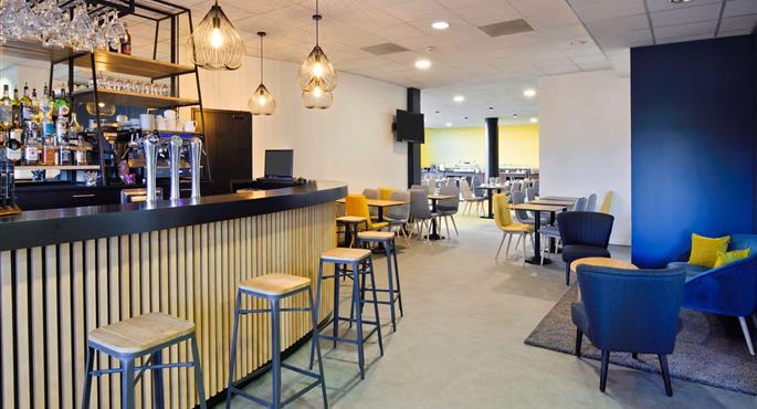 Bar or lounge of the Sure Hotel by Best Western Nantes Beaujoire - Nantes - 93916