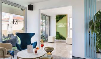 Bar or lounge of the Best Western Hotel Mediterranee Menton - Menton - 93935