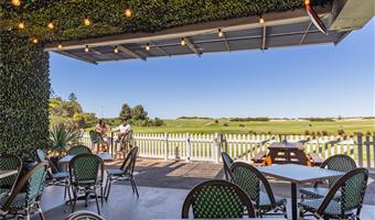 Bar or lounge of the Best Western City Sands - Wollongong - 97360