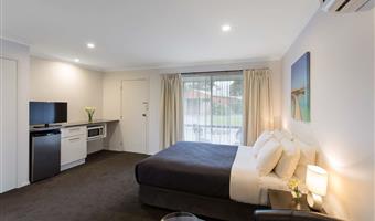 Room of the Best Western Colonial Village Motel - Warrnambool - 97433