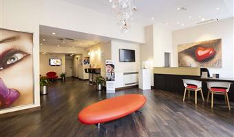 Hall of the Best Western Plus City Hotel in Genoa - 98097