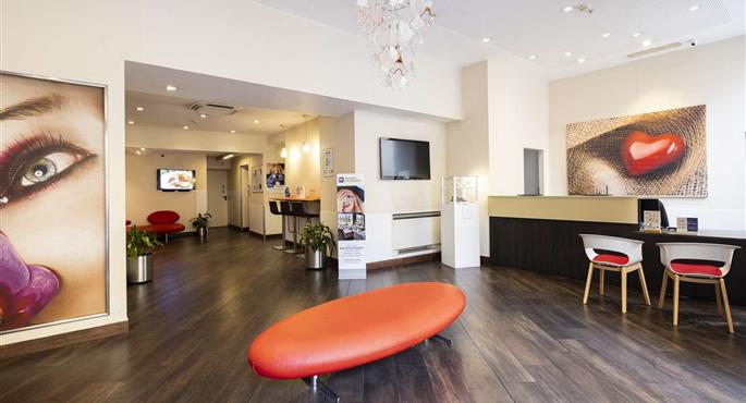 Hall of the Best Western Plus City Hotel in Genoa - 98097