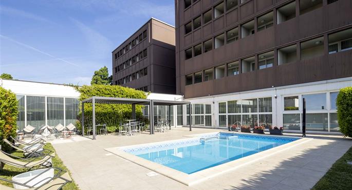 Pool of the Best Western Plus Hotel Farnese - Parma - 98217