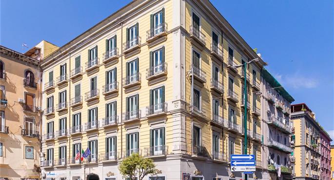 Exterior of the Best Western Plus Plaza Hotel - Naples - 98247