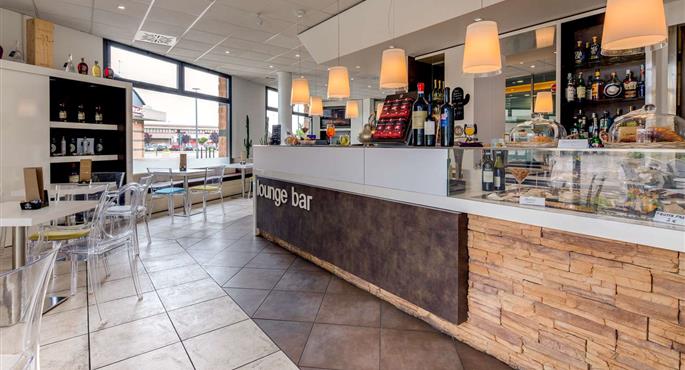 Bar or lounge of the Best Western Plus Hotel Expo - Verona Villafranca di Verona - 98371
