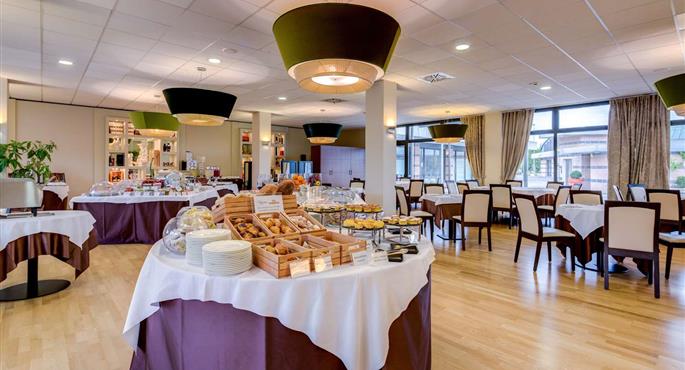 Amenities available in the rooms of Best Western Plus Hotel Expo - Verona Villafranca di Verona - 98371
