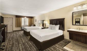 accessible - 2 queen, mobility accessible, communication assistance, roll in shower, non-smoking, full breakfast