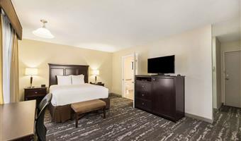 accessible - 1 queen, mobility accessible, communication assistance, bathtub, non-smoking, full breakfast