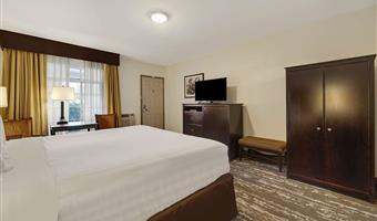 1 king bed, non-smoking, microwave and refrigerator, wi-fi, full breakfast