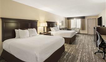 2 queen beds, non-smoking, larger room, sitting area, microwave and refrigerator, wi-fi, full breakfast