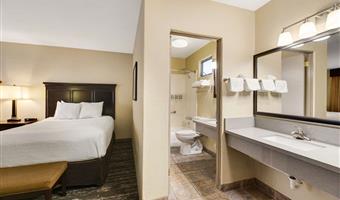 2 queen beds, non-smoking, larger room, sitting area, microwave and refrigerator, wi-fi, full breakfast