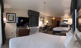 2 king beds, non-smoking, balcony, microwave and refrigerator, full breakfast