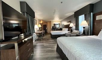 2 king beds, non-smoking, balcony, microwave and refrigerator, full breakfast