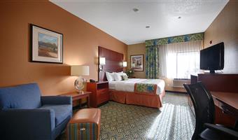 1 king bed, non-smoking, microwave and refrigerator, full breakfast