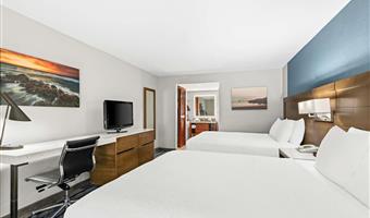 2 queen beds, non-smoking, microwave and refrigerator, 32-inch lcd television, high speed net, full breakfast