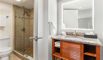 2 queen beds, non-smoking, microwave and refrigerator, 32-inch lcd television, high speed net, full breakfast