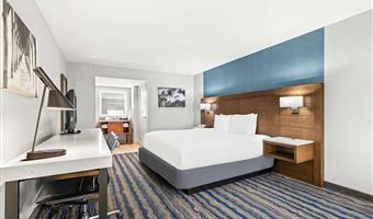 1 king bed, non-smoking, microwave and refrigerator, full breakfast