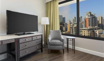 1 king bed, non-smoking, higher floor, city view, work desk, safe, mini fridge