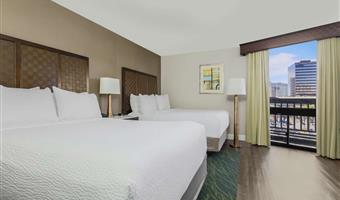 2 queen beds, non-smoking, higher floor, city view, work desk, safe, mini fridge