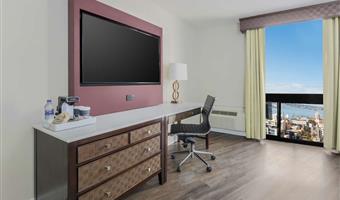 1 king bed, non-smoking, higher floor, bayview, work desk, safe, mini fridge