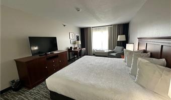 1 king bed, non-smoking, microwave and mini-refrigerator, full breakfast