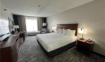 1 king bed, non-smoking, microwave and mini-refrigerator, full breakfast