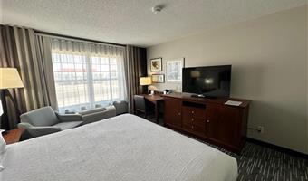 1 king bed, non-smoking, microwave and mini-refrigerator, full breakfast