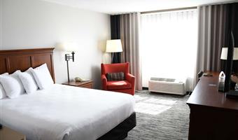 1 king bed, non-smoking, microwave and mini-refrigerator, full breakfast