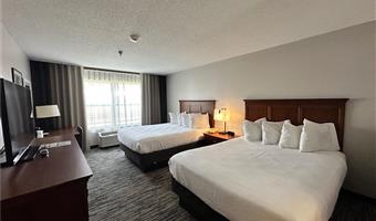 2 queen beds, non-smoking, microwave and mini-refrigerator, full breakfast