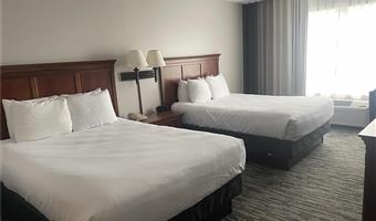 2 queen beds, non-smoking, microwave and mini-refrigerator, full breakfast