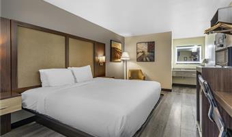 1 king bed, non-smoking, pet friendly room, microwave and refrigerator, wi-fi, full breakfast