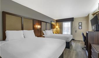 2 queen beds, non-smoking, pet friendly room, microwave and refrigerator, wi-fi, full breakfast