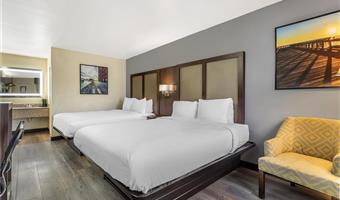 2 queen beds, non-smoking, microwave and refrigerator, wi-fi, full breakfast