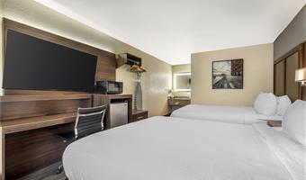 2 queen beds, non-smoking, microwave and refrigerator, wi-fi, full breakfast