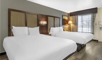 2 queen beds, non-smoking, microwave and refrigerator, wi-fi, full breakfast