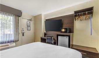 accessible - 1 queen, mobility accessible, bathtub, microwave and refrigerator, wi-fi, non-smoking, full breakfast