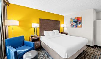 1 king bed, non-smoking, microwave and refrigerator, full breakfast