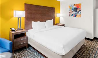 1 king bed, non-smoking, microwave and refrigerator, full breakfast