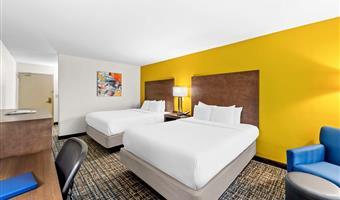 2 queen beds, non-smoking, microwave and refrigerator, full breakfast