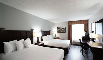 2 queen beds, non-smoking, flat screen television, microwave and refrigerator, high speed internet access, full breakfast