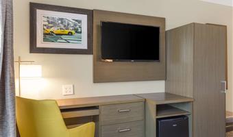 2 double beds, non-smoking, high speed internet access, refrigerator, full breakfast