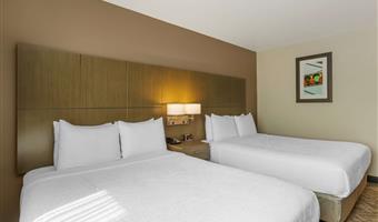 2 queen beds, non-smoking, high speed internet access, refrigerator, full breakfast