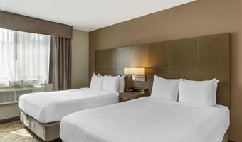 2 queen beds, non-smoking, high speed internet access, refrigerator, full breakfast