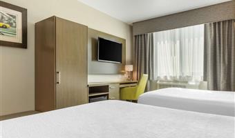 2 queen beds, non-smoking, high speed internet access, refrigerator, full breakfast