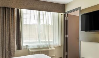 accessible - 1 queen, mobility accessible, bathtub, non-smoking, full breakfast