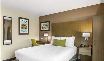 accessible - 1 queen, mobility accessible, bathtub, non-smoking, full breakfast