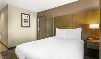 accessible - 1 queen, mobility accessible, bathtub, non-smoking, full breakfast