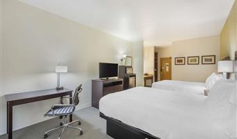 2 queen beds, non-smoking, microwave and refrigerator, work desk, wi-fi, full breakfast