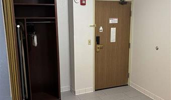 suite-1 king bed, non-smoking, microwave and refrigerator, work desk, wi-fi, full breakfast